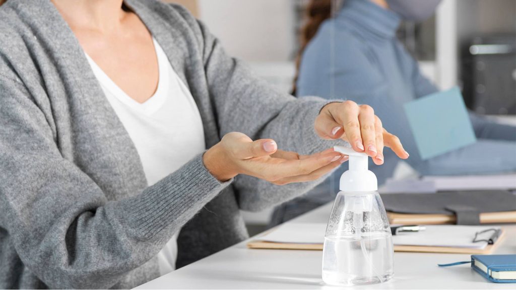 Dispensers inteligentes: reduza desperdício e melhore a higiene corporativa da sua empresa